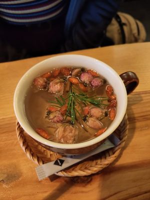 Rose Goji Tee at Lucky Cat in Lueneburg