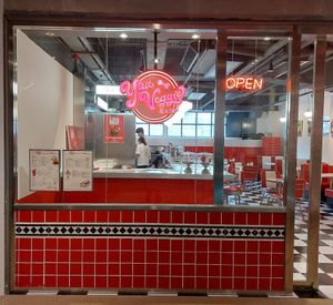 Shop front at Yau Veggie Diner in New Territories