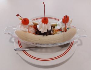 (Vegan) Banana Split 香蕉船 👍 at Yau Veggie Diner in New Territories