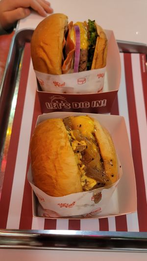 Onion burger at Yau Veggie Diner in New Territories