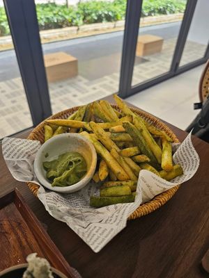 Coriander French Fries with Coriander Dressing 芫茜法式薯條配芫茜醬 (Photo by Jenny Tang) at Veg-Mind in Hong Kong Island