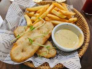Mini Vegan Fish & Chips 迷你純素炸魚. 法式薯條. 蜜糖芥末醬 (Photo by Jenny Tang) at Veg-Mind in Hong Kong Island