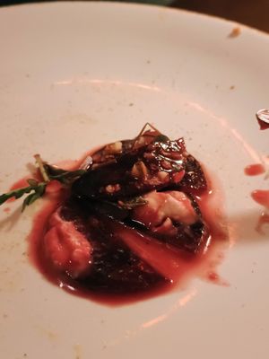 Relleno de queso cremoso y aderezo cítrico at Angolo Pizza Napolitana  in Mexico City