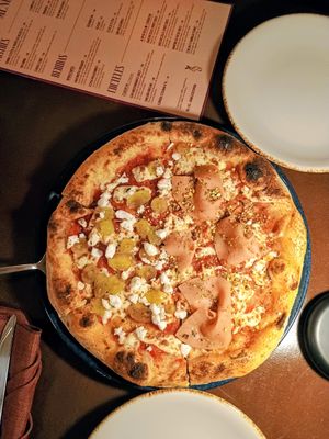 Sinfonia de brie y uva / Pistacchia at Angolo Pizza Napolitana  in Mexico City