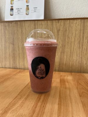 Strawberry Dragon Fruit Smoothie at Kongkarn Cafe & Farmstay in Ratchaburi