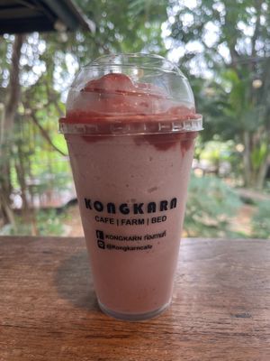 Strawberry Milk Smoothie at Kongkarn Cafe & Farmstay in Ratchaburi