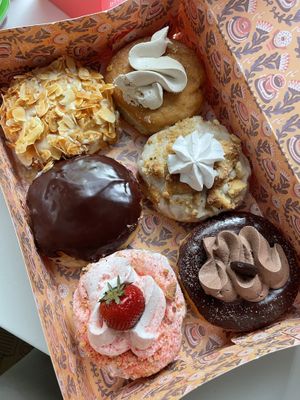 Bienenstich, Boston Cream, Strawberry Cream, Banana Toffee, Rhubarb Crumble, Mousse au chocolat   at Brammibal's Donuts - Eppendorfer Baum in Hamburg