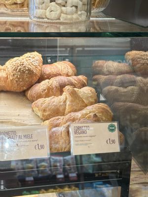 Counter with vegan cornetto  at Panella - Santa Maria Novella  in Florence