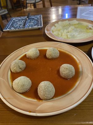 Bolinho de banana com molho de tomate  at Habanita in Sevilla