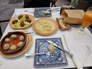 Croquetas, banana albóndigas and yucca with garlic in an excessive amount of oil at Habanita in Sevilla