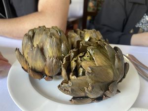Alcachofas a la brasa 🌱  at La Braseria in Barbastro