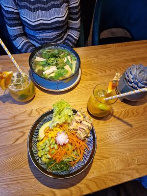 Pho und Pagoda Bowl at Mandala in Bonn