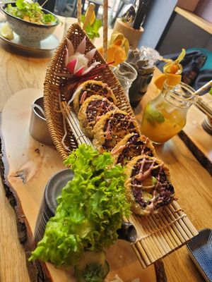 Tempura Sushi mit veganem Lachs at Mandala in Bonn