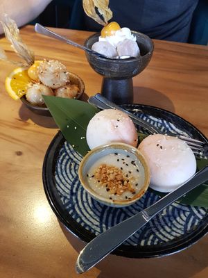 Alle drei Nachspeisen. Kokosbällchen besonders empfehlenswert. at Mandala in Bonn