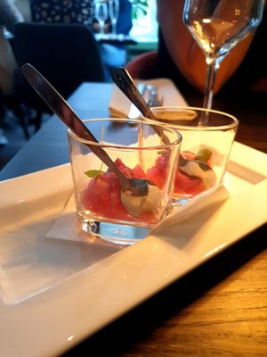Beet and hummus amuse at Het Ketelke in Bocholt