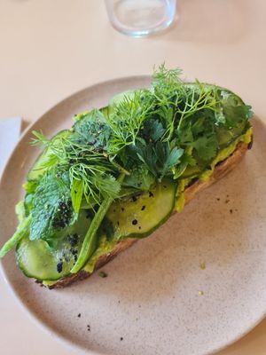 Avocadobrot at The Folks Sé in Lisbon