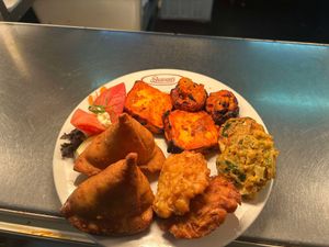 A vibrant platter of 10 pieces featuring samosa, veggie pakora, onion bhaji, tandoori mushrooms & paneer tikka — the perfect mix of flavours, textures & spices! at Shavan's Pakenham in Pakenham