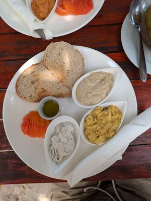 Vegan breakfast (you can choose three dips) at Goodtime Adventure Beach Club in Koh Tao