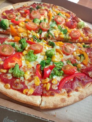 Pizza veggie supreme at Domino's Pizza in Senftenberg