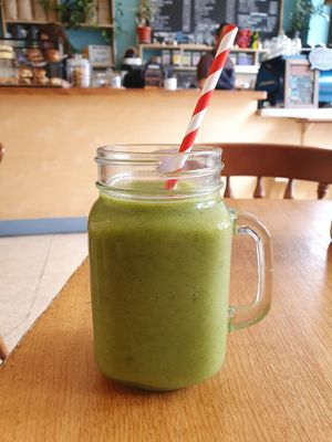 Green smoothie at Bread & Bean in North London
