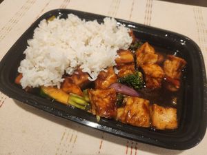 Hibachi tofu and veggies with white rice at Lau Ba Thai in Melissa