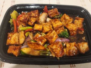 Hibachi tofu and veggies with white rice at Lau Ba Thai in Melissa