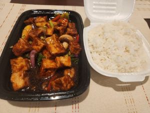 Hibachi tofu and veggies with white rice at Lau Ba Thai in Melissa