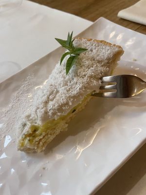 Crostata vegan limone cocco basilico  at Samsara in Brugherio