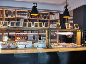 Sattgrün Hafen Theke1 at Sattgrün - Hafen in Dusseldorf