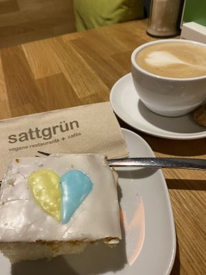 Charity Cake  at Sattgrün - Hafen in Dusseldorf