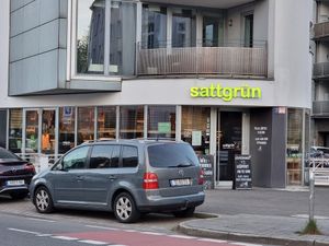 Front at Sattgrün - Hafen in Dusseldorf