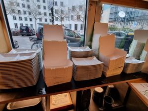 Dishes and boxes for take away at Sattgrün - Hafen in Dusseldorf