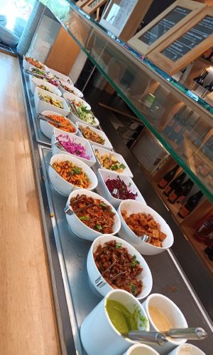 Die Auswahl am kalten Buffet at Sattgrün - Hafen in Dusseldorf