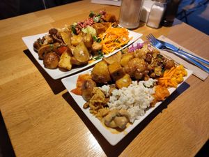 Unsere Teller at Sattgrün - Hafen in Dusseldorf