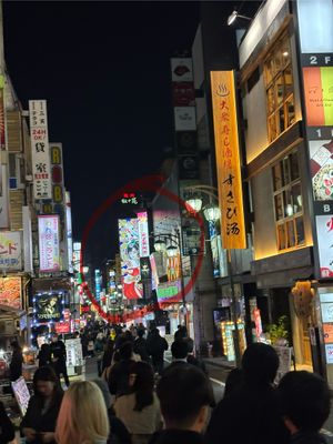 Opposite Gira Gira Girls ギラギラギャルズ  at Ningen Restaurant in Tokyo