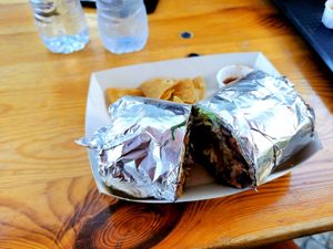 Veganer Burrito at Tacos Pexito in Sesimbra