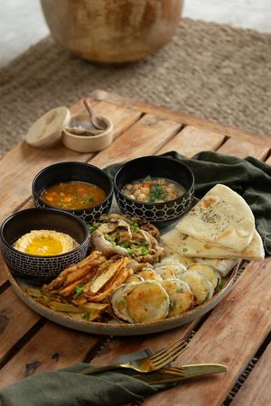 Vegan platter with lentils, chickpeas, grilled mushrooms, and other goodies at Elamu Lombok in 