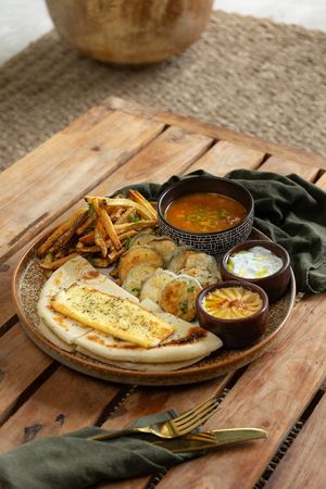 Vegetarian platter with halloumi cheese, fried crispy zucchinis, lentils, hummus and other beauty at Elamu Lombok in 
