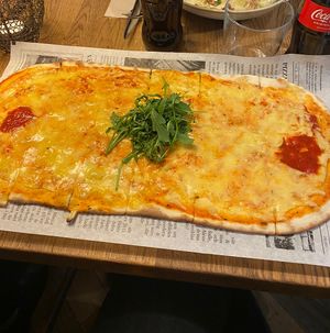 Vegan margherita flatbread with arugula #Veganuary at Mocca Deli - Lidköping in Lidkoeping
