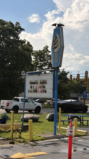 Front sign  at Dairy Twist Cafe in Wolverine Lake