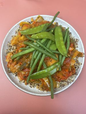 Vegan shakshuka with quinoa   at fossette in Paris
