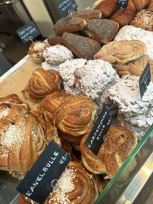 Schwedisches Gebäck mit veganen Kanelbulle  at S:t Paul Bageri in Stockholm