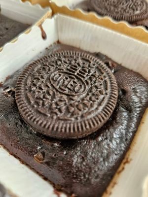 Vegan oreo brownies at Ukrave Desserts in Manchester