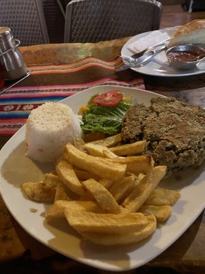 Menù vegano, burger secco e vecchio, così come le verdure   at Alax Pacha  in Copacabana