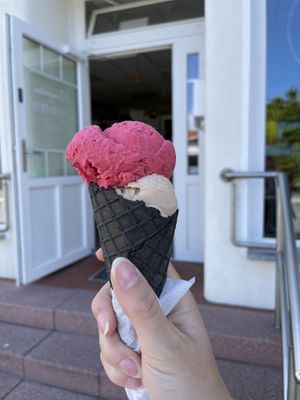 Sauerkirsche und Haselnuss in der Kakaowaffel  at G&S Eiswelt in Sassnitz