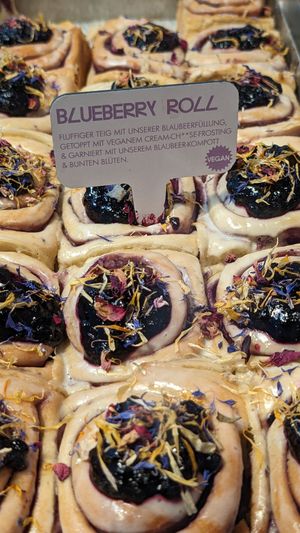 Vegane Blueberry Roll at Cinnamood in Muenster