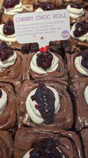 Vegane Cherry Choc Roll at Cinnamood in Muenster