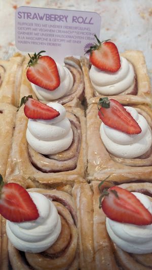 Vegane Strawberry Roll at Cinnamood in Muenster