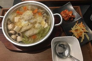 Vegan Korean soup at MA SHI TA in Paris