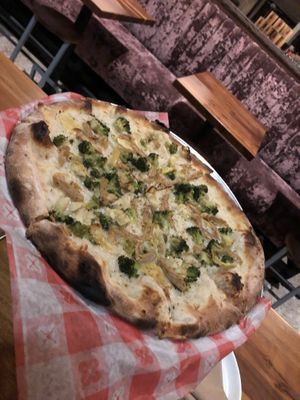 Vegan Pollo Pizza (white)  at Da Legna at Nolo in New Haven